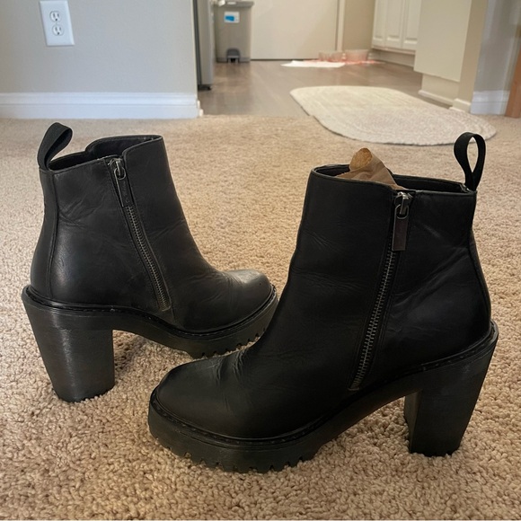 Dr. Marten’s Magdalena Lug Sole Heels Booties Black Leather Size 8 - Picture 5 of 12